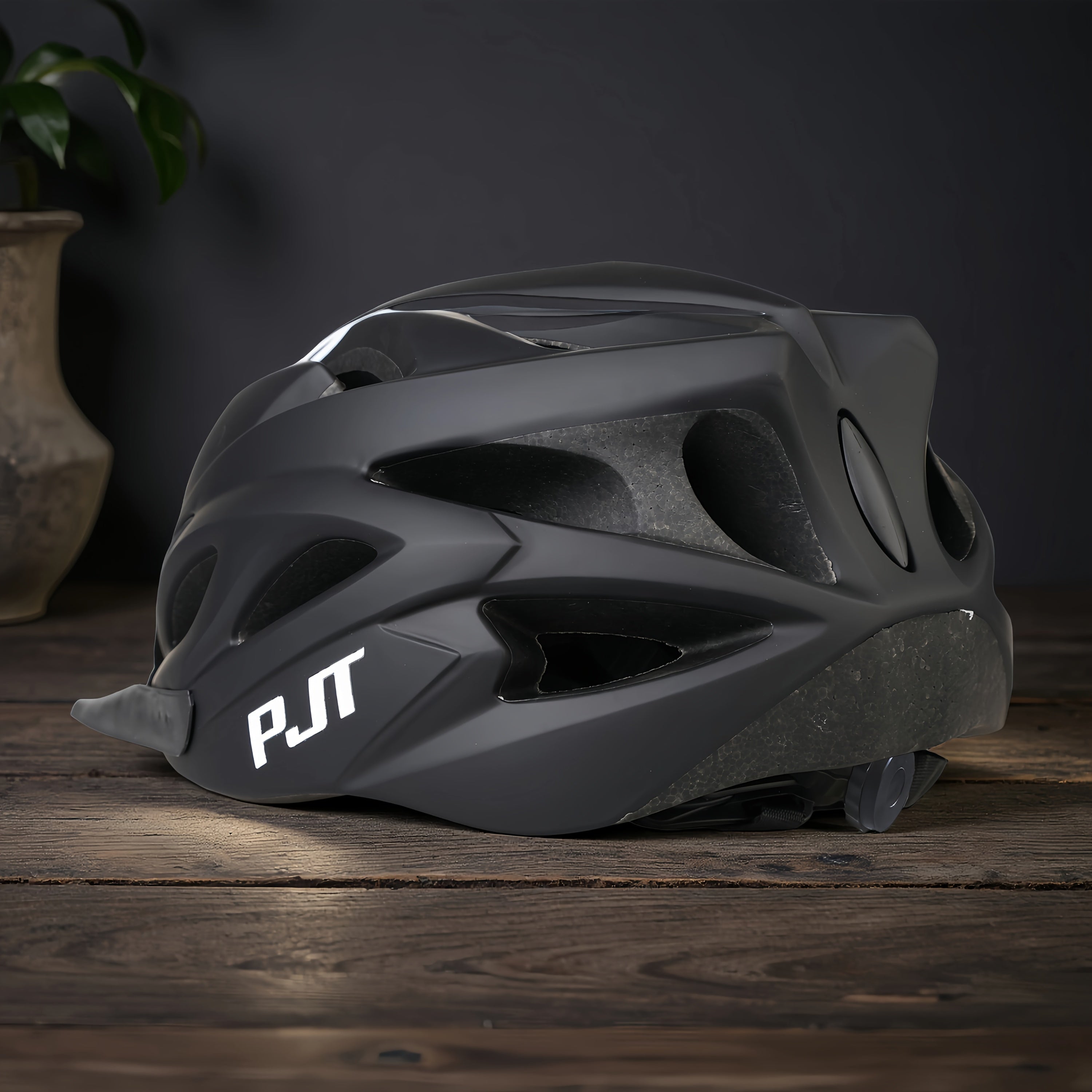 The PJT Bike Helmet Features a Detachable Visor And Meets CPSC\u002FCE Standards, Offering High-Quality Protection with a 0.7Mm Thick PC And a 501 Density EPS Surface Treated with a Matte Finish. It Includes Tested Safety Straps, an Adjustment System