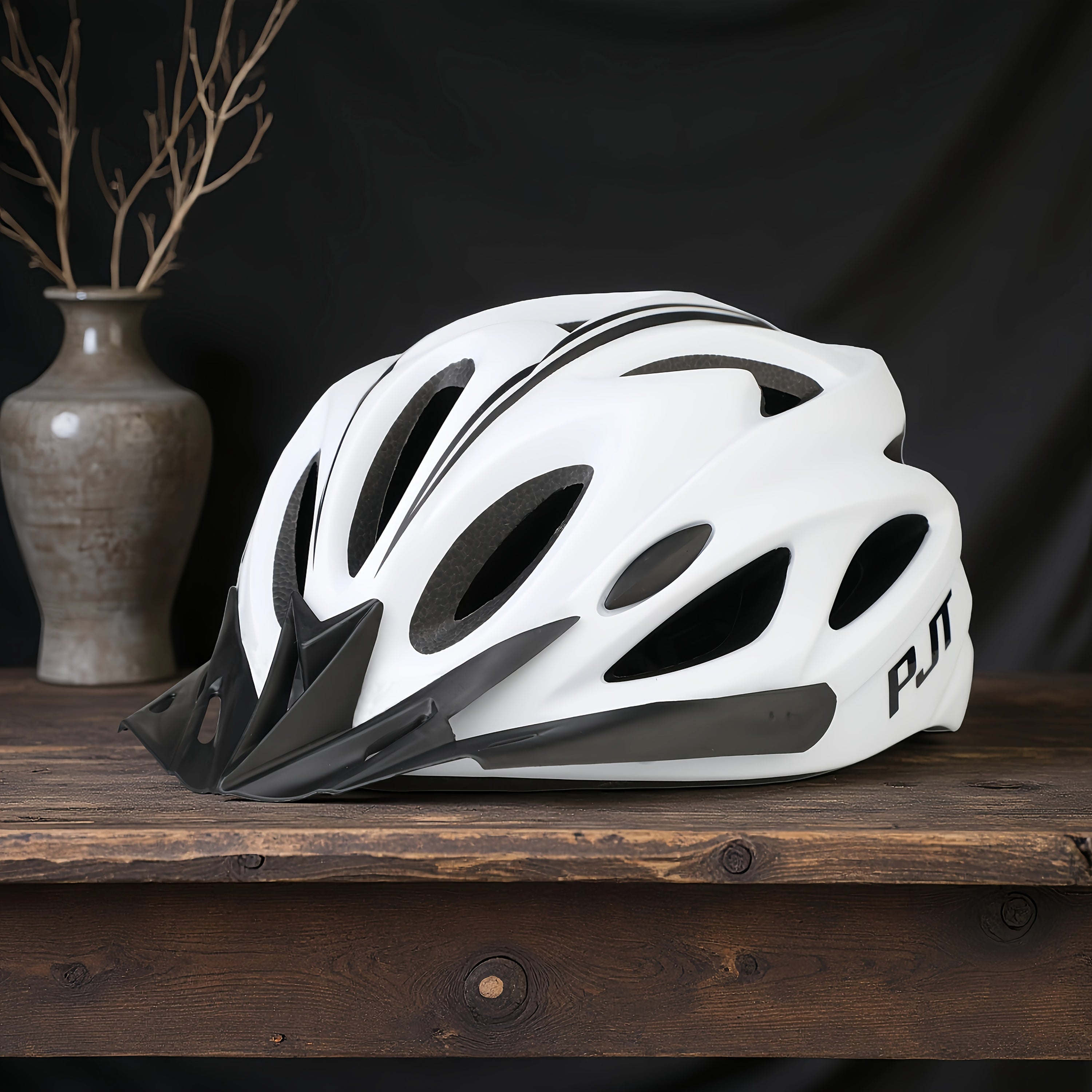 The PJT Bike Helmet Features a Detachable Visor And Meets CPSC\u002FCE Standards, Offering High-Quality Protection with a 0.7Mm Thick PC And a 501 Density EPS Surface Treated with a Matte Finish. It Includes Tested Safety Straps, an Adjustment System
